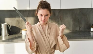 avoid eating from knives