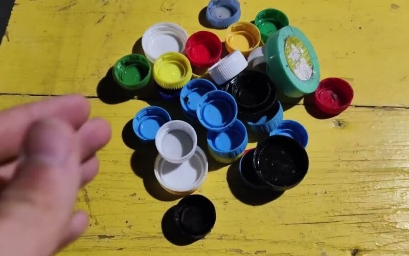 plastikiniai butelių kamščiai