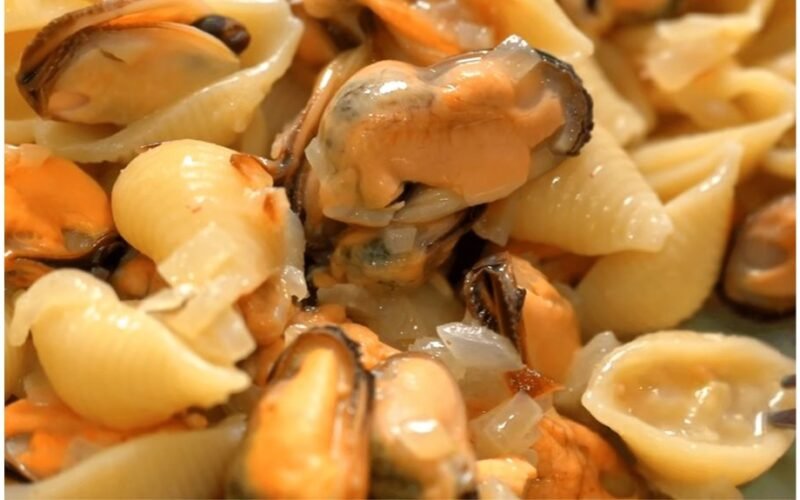 tender mussels vibrant pasta