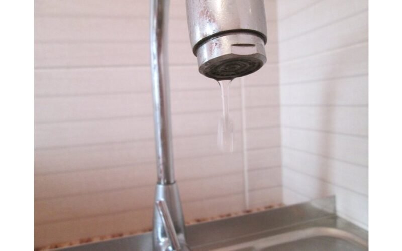 čiaupas nustojo švilpti po trijų dienų serenados