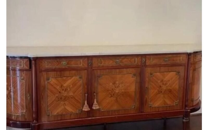 nusipirko komodą paslėptą lobį