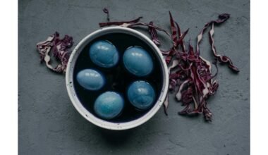 dažyti kiaušinius raudonaisiais kopūstais