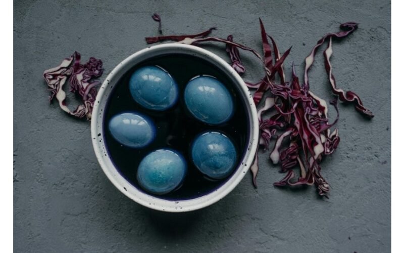 dažyti kiaušinius raudonaisiais kopūstais