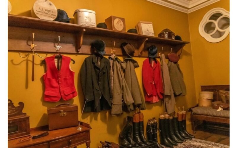 penki koridoriaus daiktai išmesti