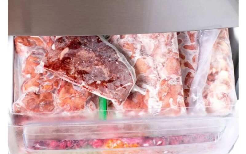 niekada neatšildykite mėsos kambario temperatūroje