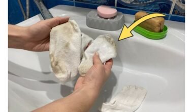 Pamirkite baltas kojines per naktį