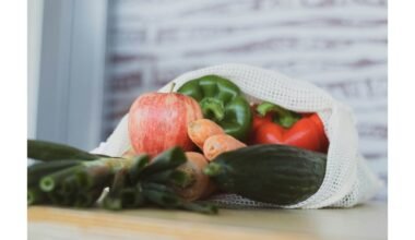 parduotuvėje pirkti žieminiai vaisiai ir daržovės