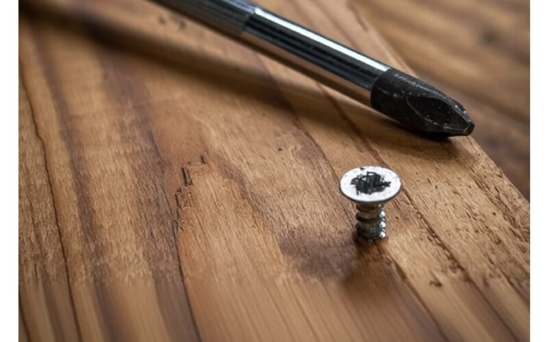 nusidėvėjusi varžto galvutė pašalinimas be pažeidimų