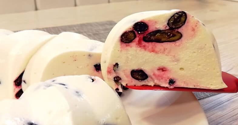 Iš 500 g varškės ir 300 g uogų darau desertą, kurio nelieka per vakarą: stingsta šaldytuve ir tirpsta burnoje žingsnis 5