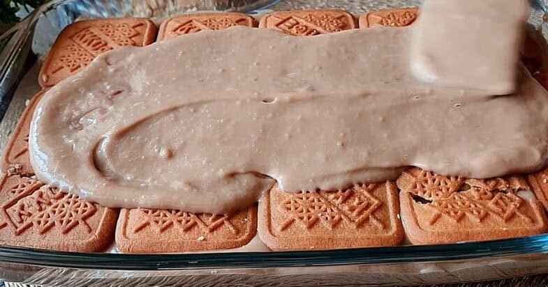 Sausainių sluoksniai su kremu