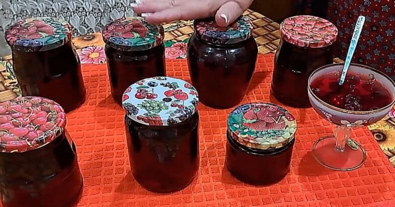 Paruošta tiršta trešnių uogienė