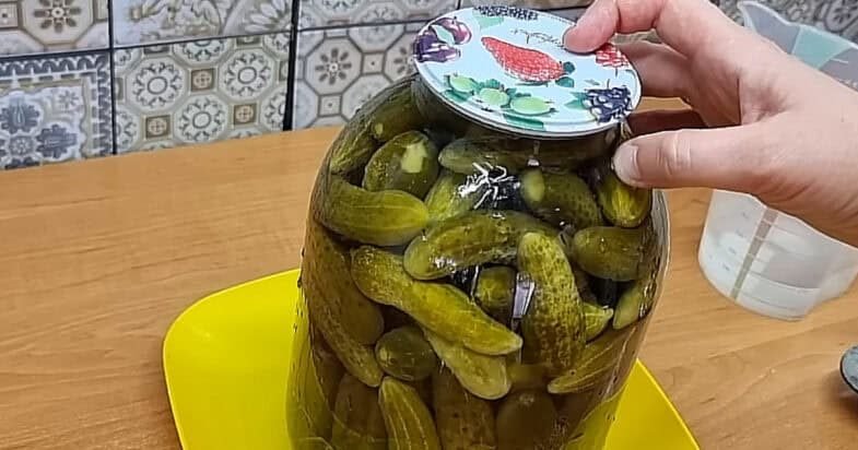 Rauginimo procesas stiklainyje