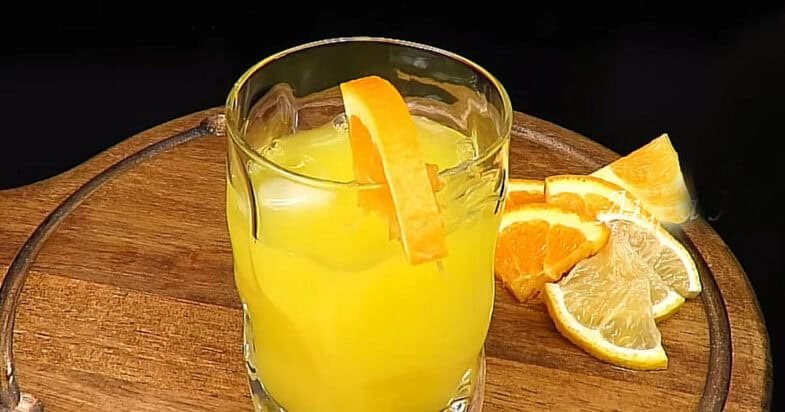Paruoštas citrusinių vaisių limonadas