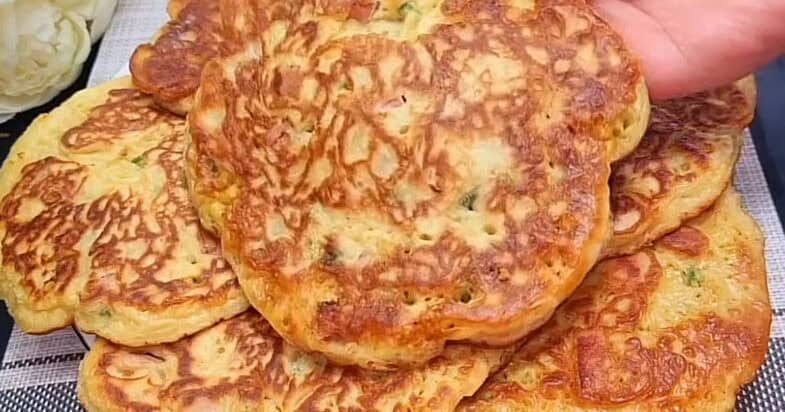 Paprasti paplotėliai iškepti iki auksinės spalvos