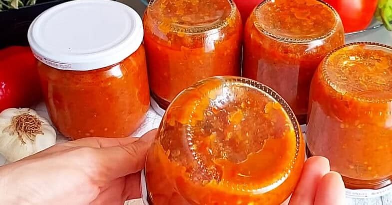 Turkiško stiliaus padažas, paruoštas konservavimui