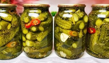 Paimu krienų lapus, krapus ir 1,5 litro vandens, o žiemai susuku traškius agurkus su garstyčiomis