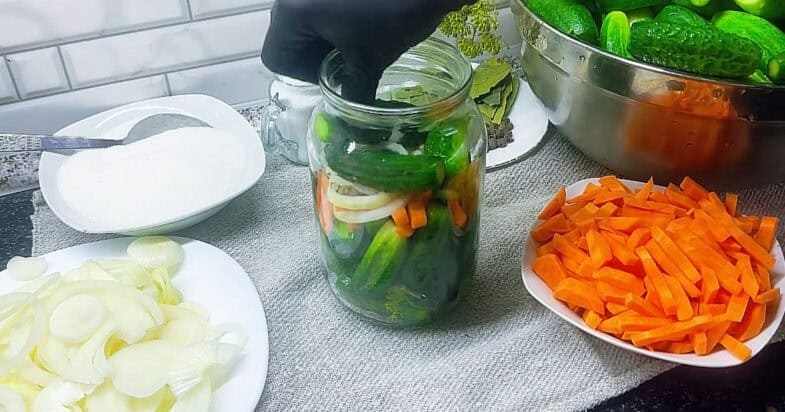 Paruoštas marinatas pomidorams