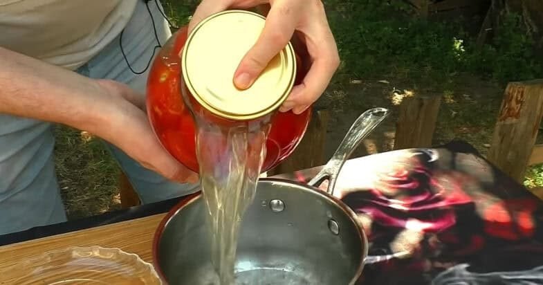 Pomidorai užpilti raugu