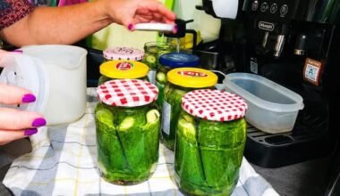 Marinuoti agurkai stiklainiuose