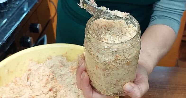 2 kg plonų lašinių ir 500 g mėsos: naminis paštetas stiklainiams, kuris sustingsta per porą dienų 1