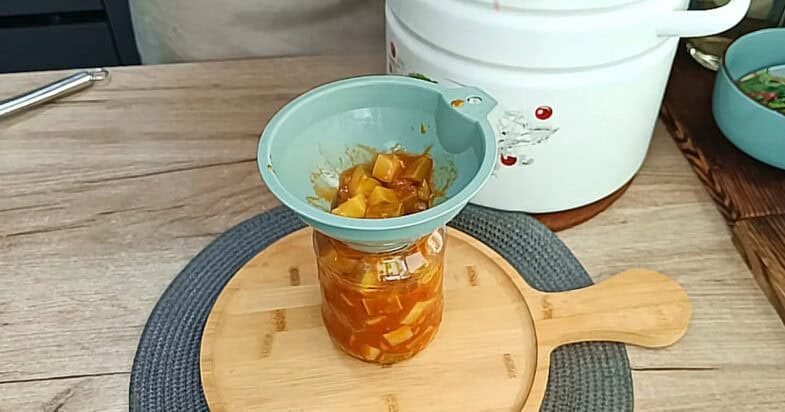 Kremas formoje prieš šaldymą