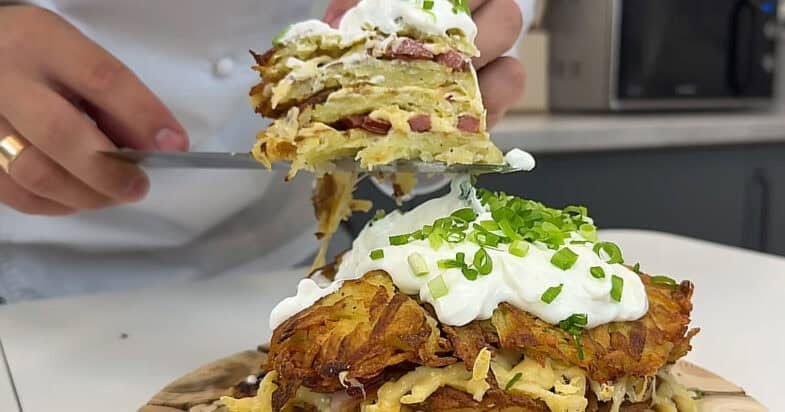 Bulvių tortas su grietinės padažu