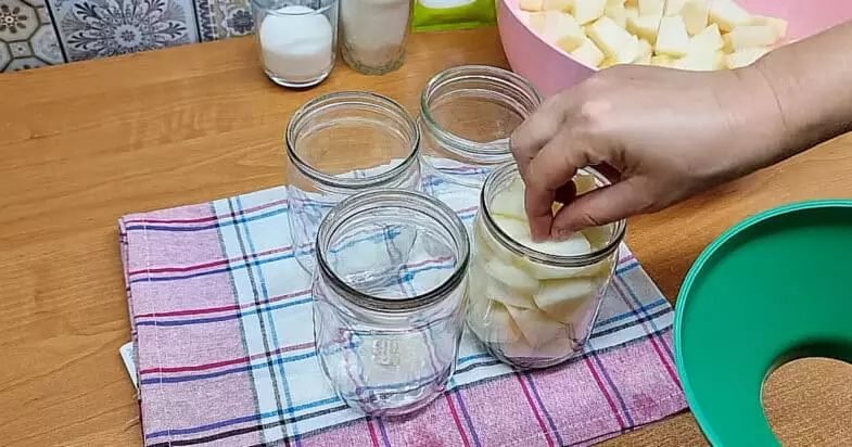 melionas sirupe kuri atidarau ziema dabar uzsuku kelis stiklainius o kvapas islieka kaip vasara