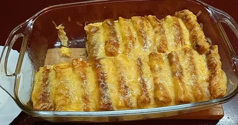 Mėsiniai blyneliai su sūrio užpilu