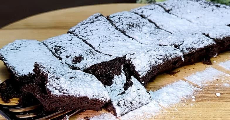 Obuolių ir kakavos desertas prieš kepimą