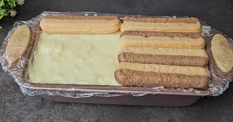 Sluoksniuojamas pieninis desertas