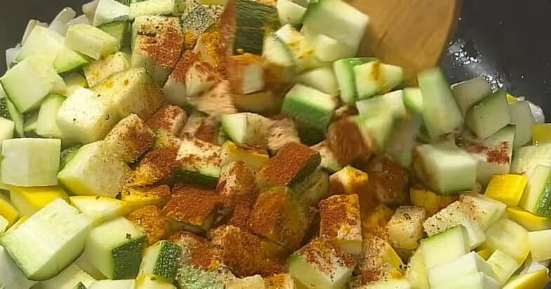 Kabachkų tortas prieš sluoksniavimą