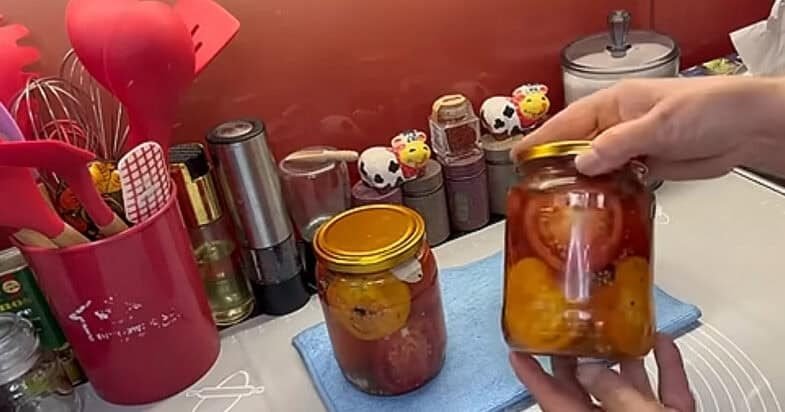 Stiklainiai su užpilu, trečias vaizdas