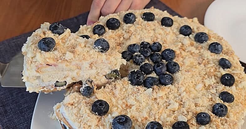 Sluoksniuotas tortas su varške, trečias sluoksnis