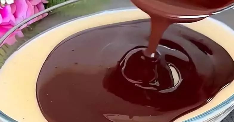 Agurkai užpilami karštu marinatu