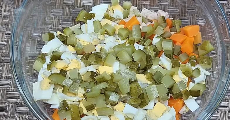 Vištienos salotos su grietinės užpilu, žingsnis 2