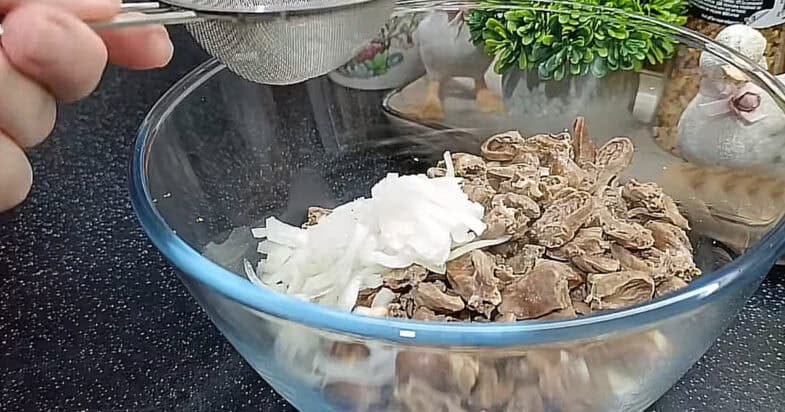 Salotos su vištienos širdelėmis, galutinis vaizdas