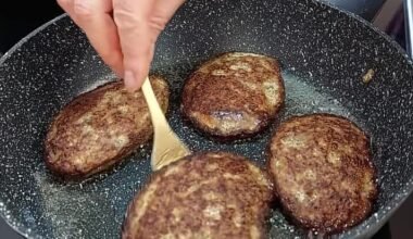 Iš 500 g kepenų ir kelių paprastų daržovių gaminu užkandį, kurio svečiai išgraibsto pirmiausia